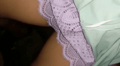 Espio a mi cholita mientras ella esta Dormida MUESTRO SU COSITA