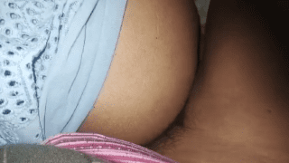 Hice el amor a mi cholita en su cama de costado